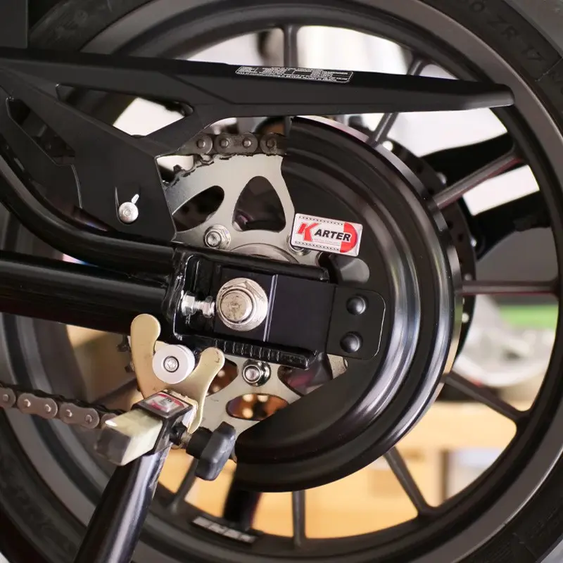 BENELLI TRK 502 - Carter de chaine NOIR satiné