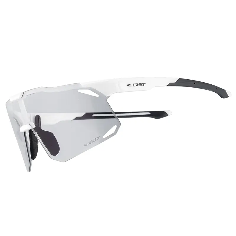 Lunettes Vélo Adulte Gist Eclipse Monture Blanc Verres Photocromiques Qui S'Adaptent Automatiquement A La Luminosite Protection 100% Uv - (Verre Cat 1-3) Compatible Clip Verres Correcteurs Ref 225380