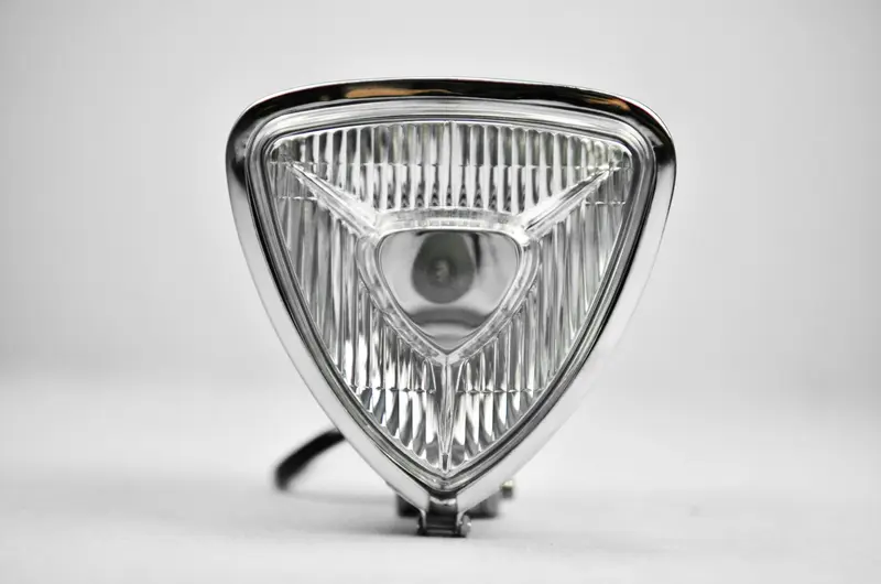 Phare Triangulaire chromé verre blanc