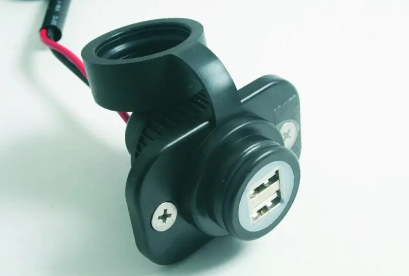 Prise DOUBLE USB fixation sur carénage