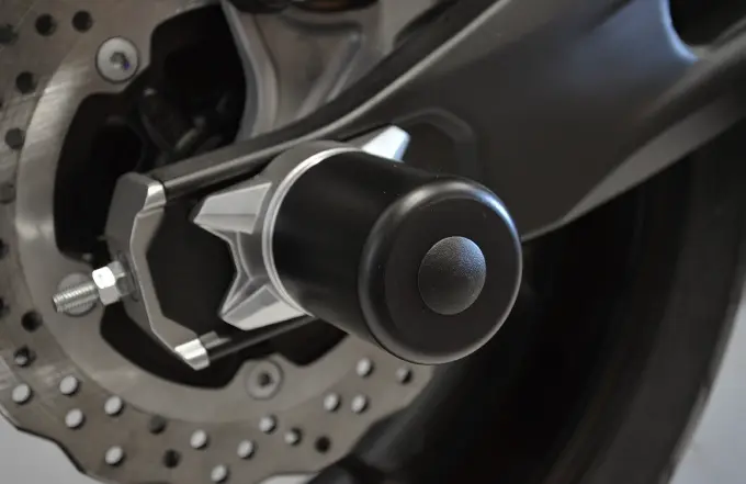 PROTECTIONS AXE DE ROUE ARRIÈRE POUR KIT MOTO ÉCOLE YAMAHA MT-07 2014 À 2020 TOP BLOCK / RTPRRY31