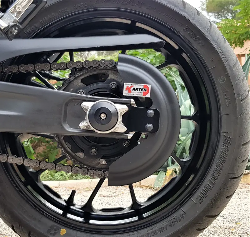YAMAHA R7 - Carter de chaine NOIR satiné